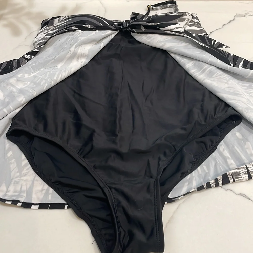 Shore shapes one piece swimsuit 🩱 - Picture 3 of 7